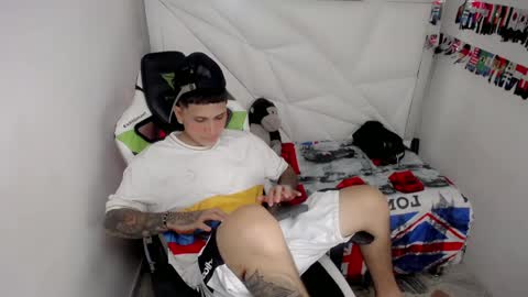 Snapshot of brayan_lopezz chatting on May 7, 4:07 am BRAYAN online show from May 7, 4:07 am