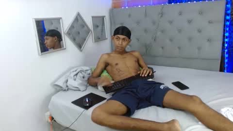 Snapshot of braycum_alpha chatting on December 23, 7:30 pm braycum_alpha online show from December 23, 7:30 pm
