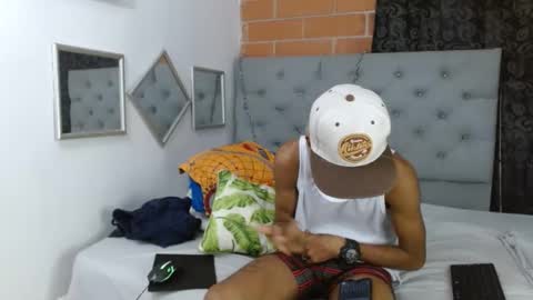 Snapshot of braycum_alpha chatting on December 24, 10:06 pm braycum_alpha online show from December 24, 10:06 pm