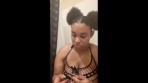 Snapshot of brazilaveaux chatting on December 19, 12:45 pm brazilaveaux online show from December 19, 12:45 pm