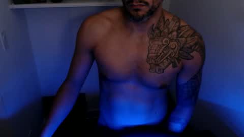 Snapshot of break_dusk chatting on December 17, 3:23 am break_dusk online show from December 17, 3:23 am