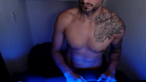 Snapshot of break_dusk chatting on January 10, 3:19 am break_dusk online show from January 10, 3:19 am