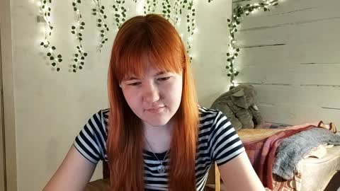 Snapshot of breannedevier chatting on April 1, 4:24 am Dina online show from April 1, 4:24 am