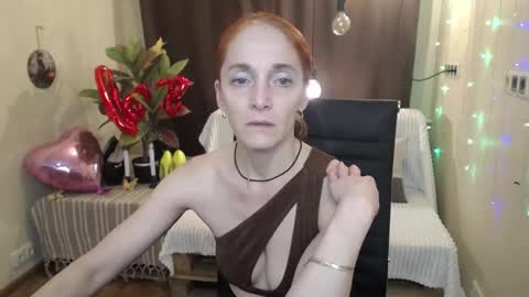 Snapshot of breeterner chatting on February 15, 1:21 am breeterner online show from February 15, 1:21 am