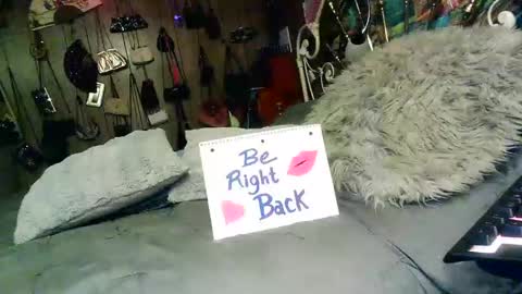 Snapshot of breezywinds963 chatting on October 31, 7:48 pm breezywinds963 online show from October 31, 7:48 pm