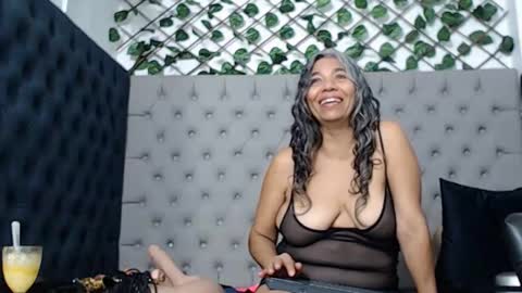 BRENDA VELASQUEZ online show from February 19, 8:38 pm