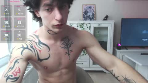 Snapshot of brendan__piks chatting on May 25, 10:21 am brendan__piks online show from May 25, 10:21 am