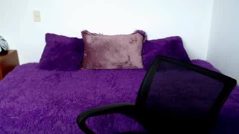 Snapshot of brendasantos_77 chatting on November 5, 5:46 pm brendasantos_77 online show from November 5, 5:46 pm