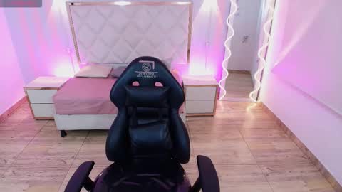 BRENDDA  online show from November 28, 2:58 am