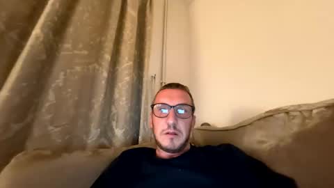 Snapshot of brettbigdee chatting on May 16, 1:35 am brettbigdee online show from May 16, 1:35 am
