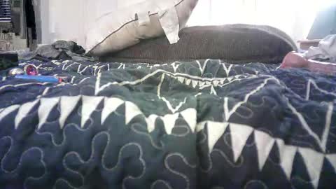 Snapshot of bri20fu chatting on April 28, 2:22 pm raining down on me online show from April 28, 2:22 pm