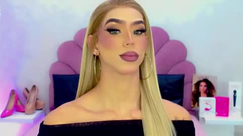 BRIANA online show from May 18, 6:19 am