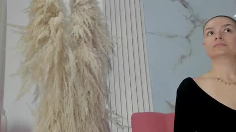    online show from October 5, 12:25 pm