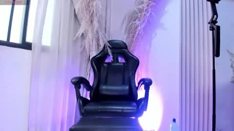    online show from November 14, 12:37 pm