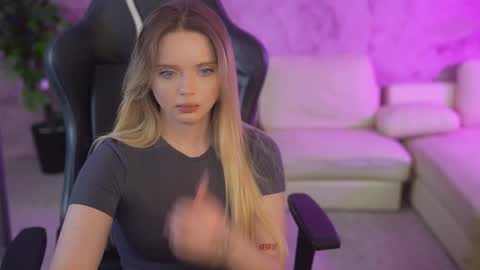 Snapshot of bright_diamonds_054 chatting on October 17, 7:22 am Diamonds Girls online show from October 17, 7:22 am