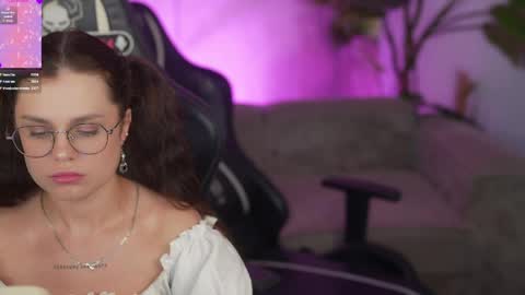 Diamonds Girls online show from May 3, 2:45 pm