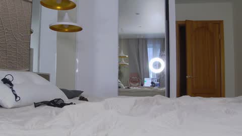 Amina Adelina online show from January 12, 6:39 am