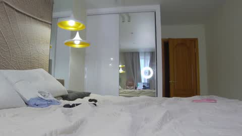 Amina Adelina online show from January 13, 4:07 am