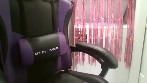 Snapshot of briny2021 chatting on January 19, 2:49 pm Briny online show from January 19, 2:49 pm