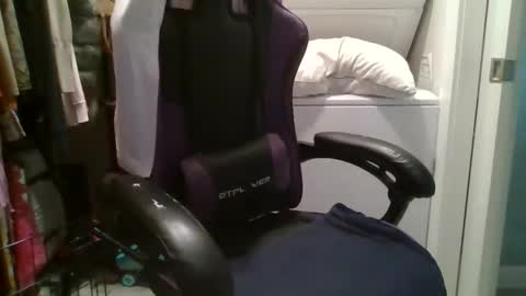 Snapshot of briny2021 chatting on December 21, 3:41 pm Briny online show from December 21, 3:41 pm