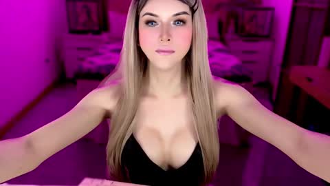 brionatop online show from November 13, 10:19 pm