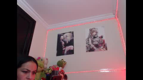 scarleth    follow mee 3 kis online show from December 8, 7:05 am