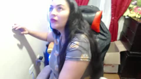 scarleth    follow mee 3 kis online show from January 11, 4:48 am