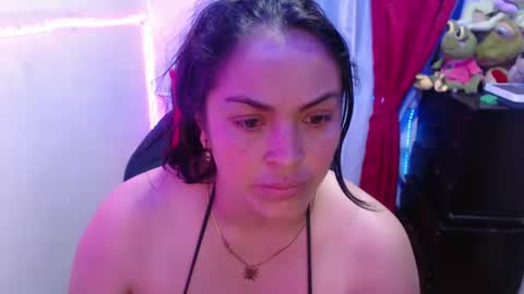 scarleth    follow mee 3 kis online show from February 8, 1:32 am