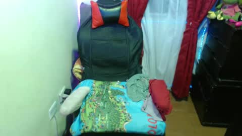 scarleth    follow mee 3 kis online show from February 8, 4:47 am