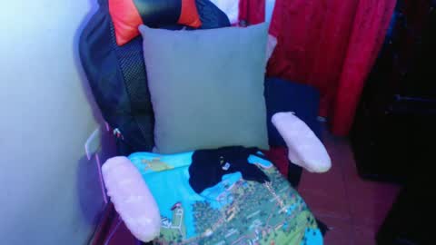 scarleth    follow mee 3 kis online show from February 11, 8:05 am