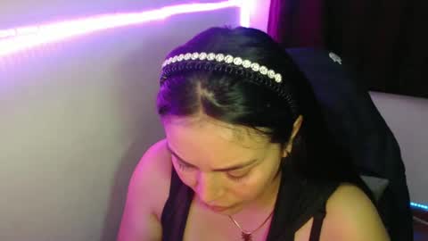 scarleth    follow mee 3 kis online show from March 3, 1:31 am
