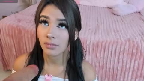 Snapshot of britanylin__ chatting on March 12, 9:15 am britanylin__ online show from March 12, 9:15 am