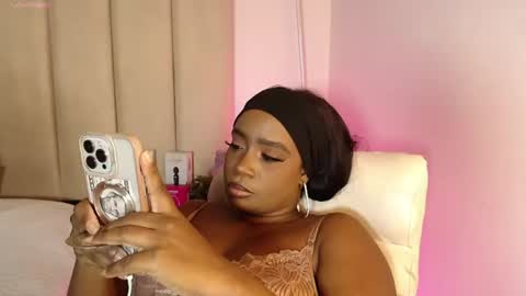 Snapshot of britanymooree chatting on June 30, 11:17 pm Britany online show from June 30, 11:17 pm