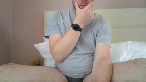 britguy6985 online show from May 6, 11:26 am