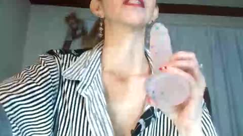 Snapshot of brithany_hunt chatting on April 2, 6:16 pm brithany hunt online show from April 2, 6:16 pm