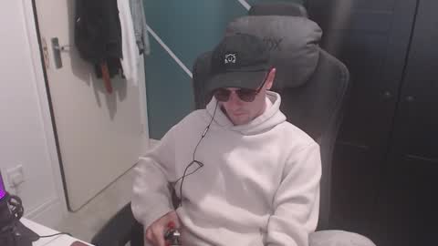 Snapshot of britishbigdick_ chatting on October 2, 6:04 pm britishbigdick_ online show from October 2, 6:04 pm