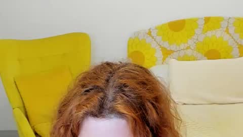 Snapshot of britishmilfpenelope chatting on March 17, 10:18 am Penelope online show from March 17, 10:18 am