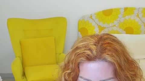 Snapshot of britishmilfpenelope chatting on April 28, 7:19 pm Penelope online show from April 28, 7:19 pm