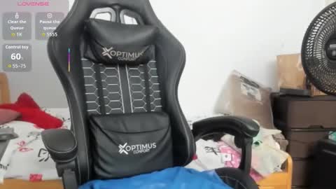 Snapshot of britney_beg1 chatting on March 12, 4:29 am Britney online show from March 12, 4:29 am