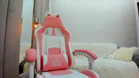 britney_charm online show from May 17, 7:06 am