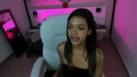 britney_collins_ online show from June 21, 1:24 pm