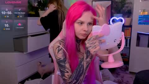 Snapshot of britney_lynch chatting on October 7, 6:10 am Britney online show from October 7, 6:10 am