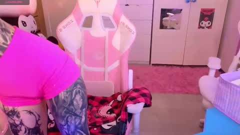 Snapshot of britney_lynch chatting on October 28, 3:47 pm Britney online show from October 28, 3:47 pm