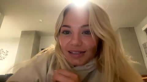 Snapshot of britneycherry08 chatting on June 11, 2:53 am britneycherry08 online show from June 11, 2:53 am