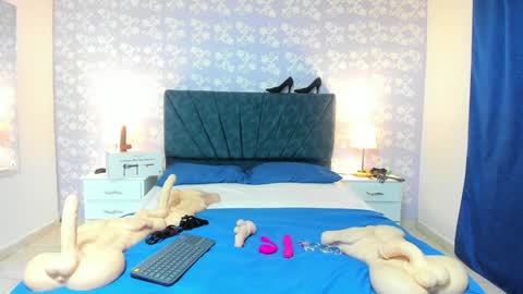 Snapshot of britneysweet_ chatting on December 4, 8:40 pm BritneySweet online show from December 4, 8:40 pm