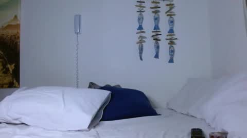 maru miaw   Please help me to reach 100 thumbs up online show from October 21, 11:27 pm