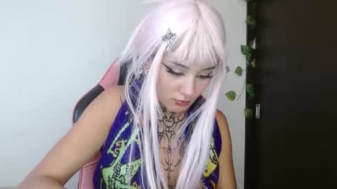 Snapshot of brittany_bubbles chatting on February 12, 7:09 pm maru miaw Please help me to reach 100 thumbs up online show from February 12, 7:09 pm