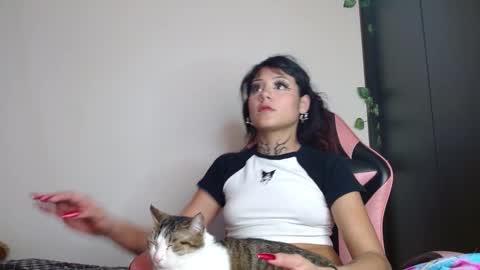 Snapshot of brittany_bubbles chatting on February 20, 6:26 am maru miaw Please help me to reach 100 thumbs up online show from February 20, 6:26 am