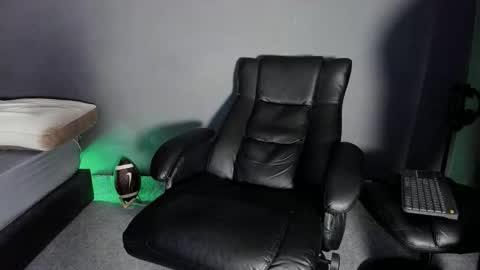 Snapshot of brockhurn_ chatting on March 4, 2:17 am brockhurn_ online show from March 4, 2:17 am