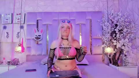 Snapshot of broklin_white23 chatting on February 17, 1:29 pm online show from February 17, 1:29 pm